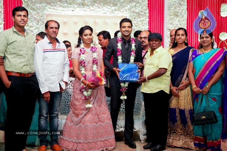 Actor Sathish - Sindhu Wedding Reception Stills - 103 / 105 photos