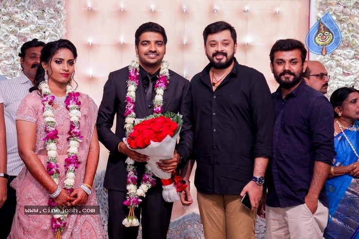Actor Sathish - Sindhu Wedding Reception Stills - 104 / 105 photos