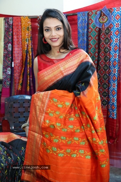 Actress Sahithi Jadi Inaugurates Pochampally IKAT Art Mela - 11 / 15 photos