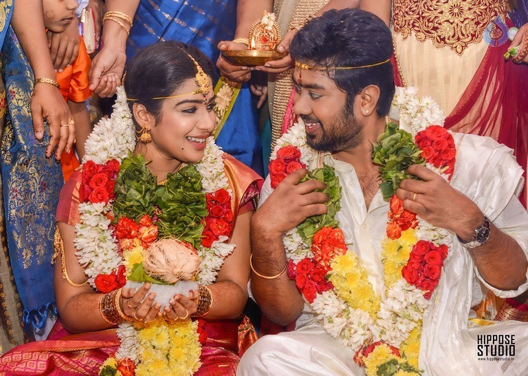 Actress Satna Titus Wedding Photos - 2 / 3 photos