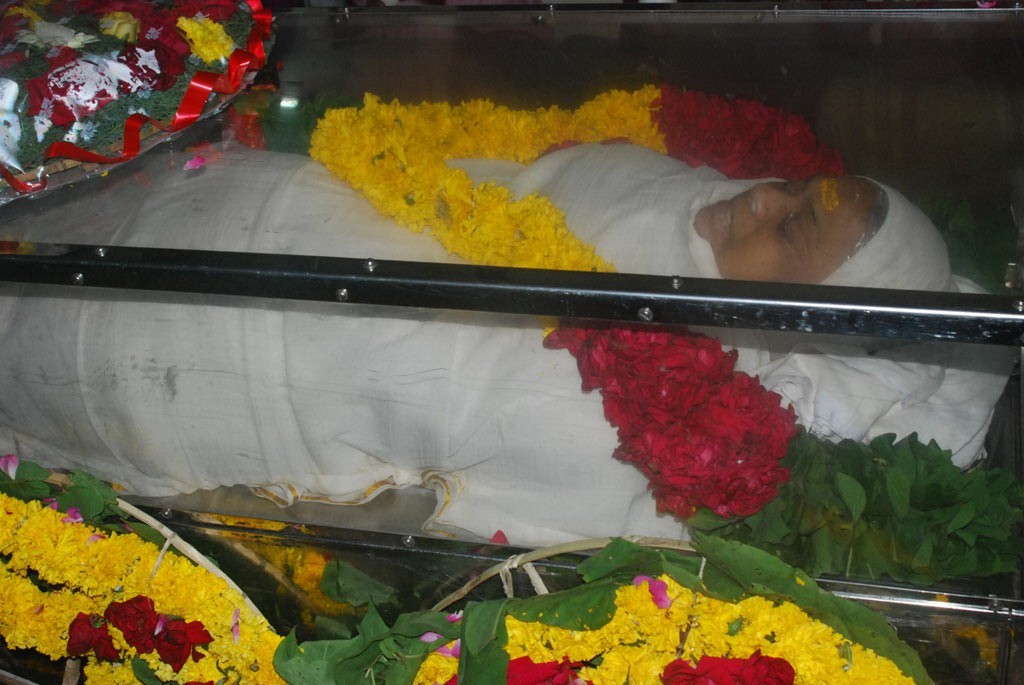 Actress Sukumari Condolences Photos - 11 / 72 photos