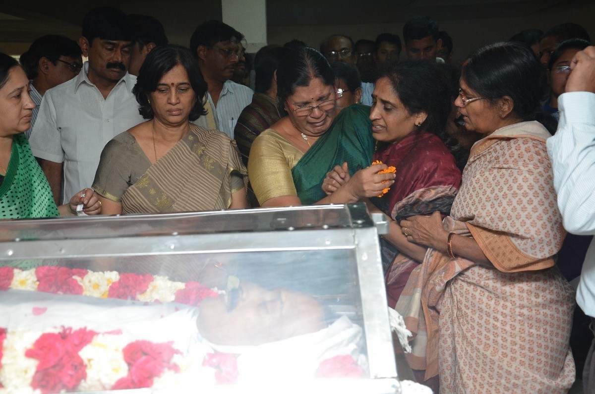Ahuti Prasad Condolences Photos - 106 / 129 photos