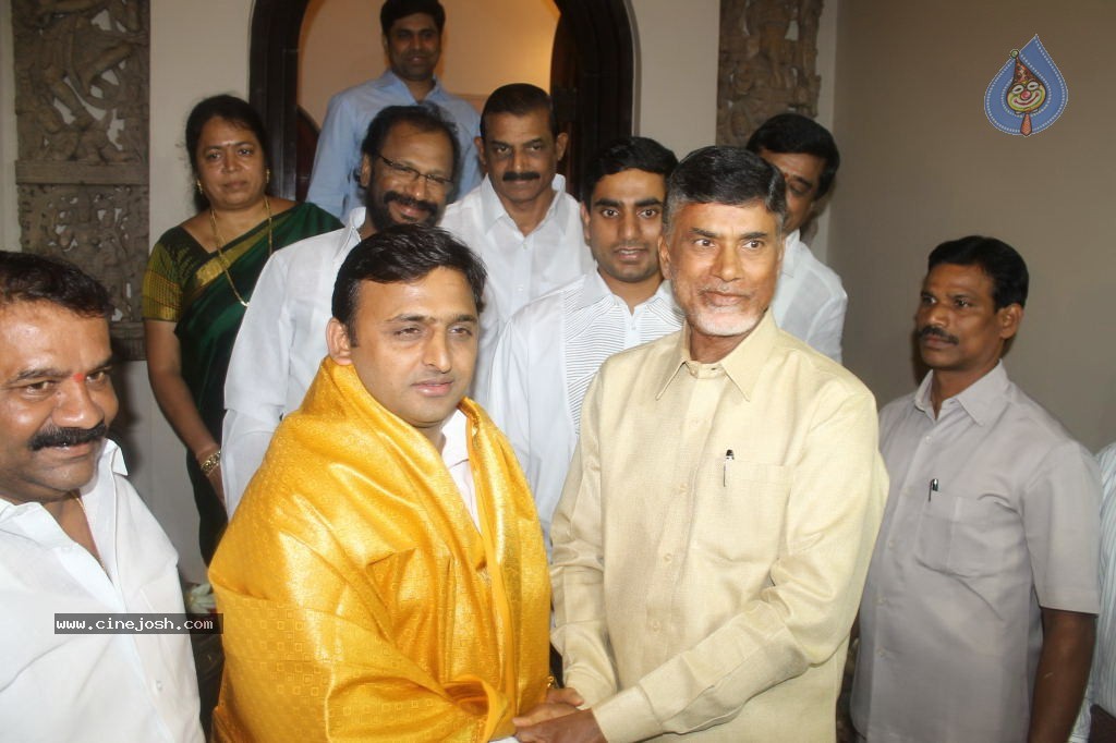 Akhilesh Yadav Meets AP Politicians - 1 / 34 photos