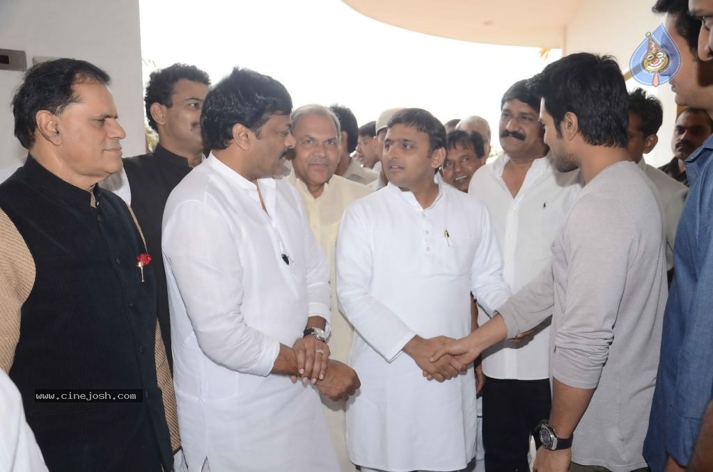 Akhilesh Yadav Meets AP Politicians - 5 / 34 photos