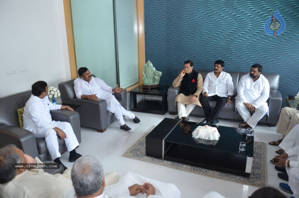 Akhilesh Yadav Meets AP Politicians - 18 / 34 photos