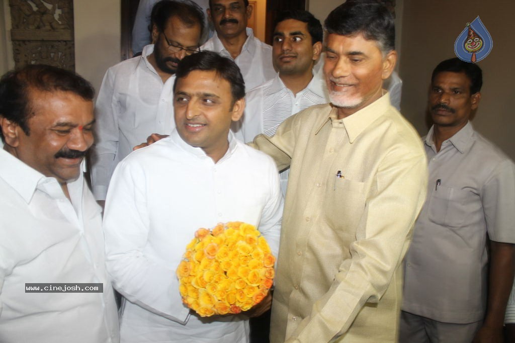 Akhilesh Yadav Meets AP Politicians - 27 / 34 photos