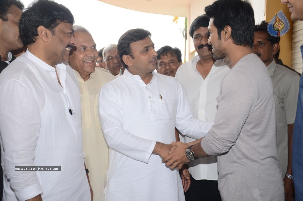 Akhilesh Yadav Meets AP Politicians - 28 / 34 photos