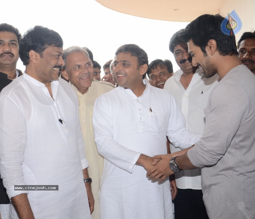 Akhilesh Yadav Meets AP Politicians - 34 / 34 photos