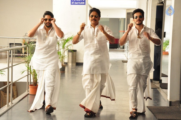 Akkineni Heroes Panche Kattu Photos - 15 / 26 photos