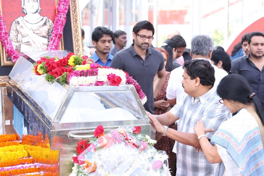 Akkineni Nageswara Rao Condolences Photos 02 - 19 / 211 photos