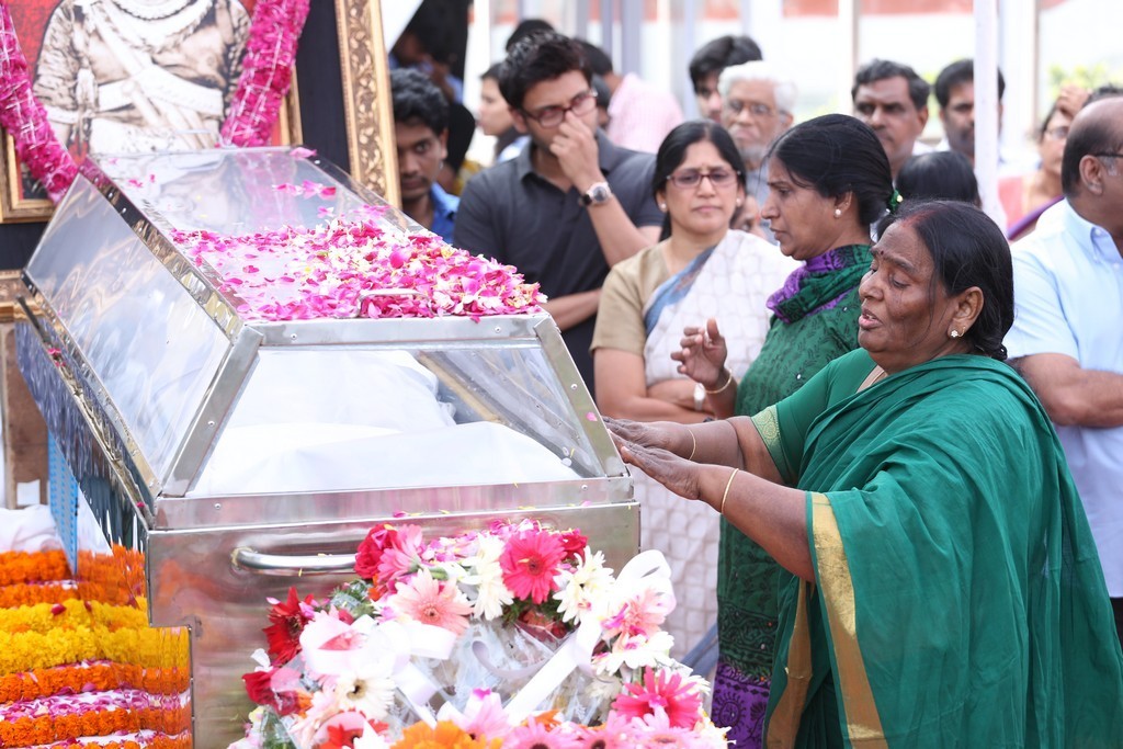 Akkineni Nageswara Rao Condolences Photos 02 - 23 / 211 photos