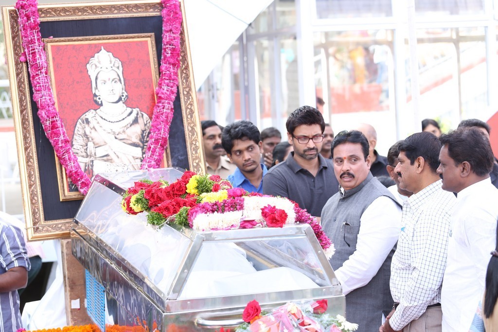 Akkineni Nageswara Rao Condolences Photos 02 - 26 / 211 photos