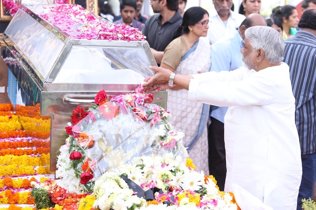 Akkineni Nageswara Rao Condolences Photos 02 - 28 / 211 photos