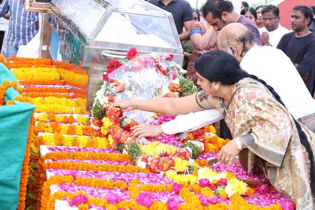 Akkineni Nageswara Rao Condolences Photos 02 - 30 / 211 photos