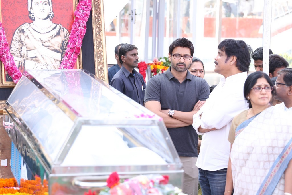 Akkineni Nageswara Rao Condolences Photos 02 - 33 / 211 photos