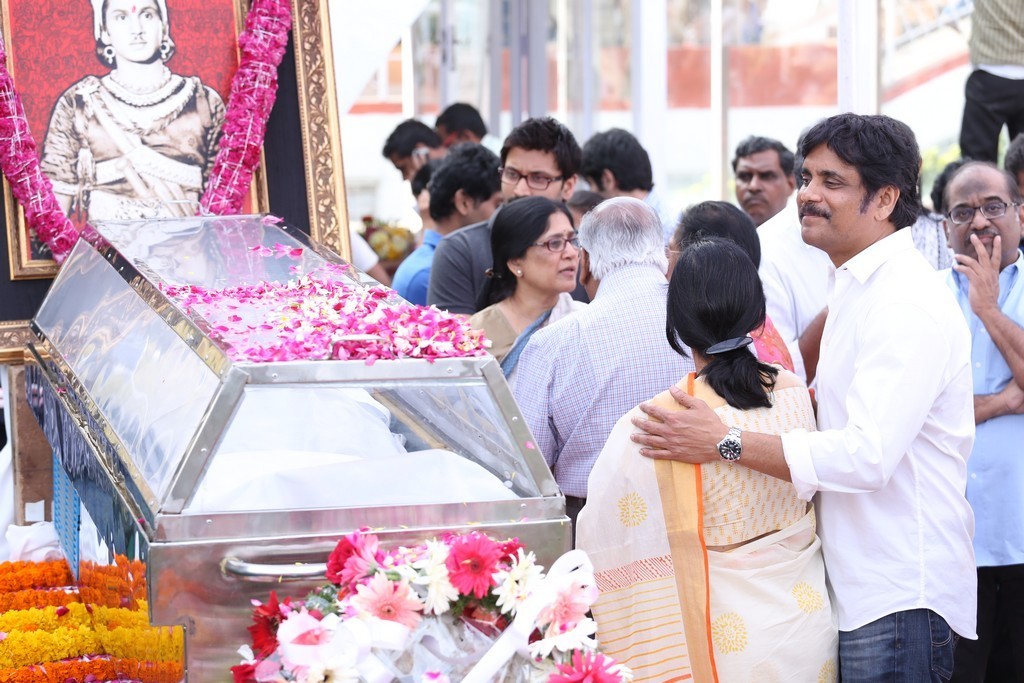 Akkineni Nageswara Rao Condolences Photos 02 - 41 / 211 photos