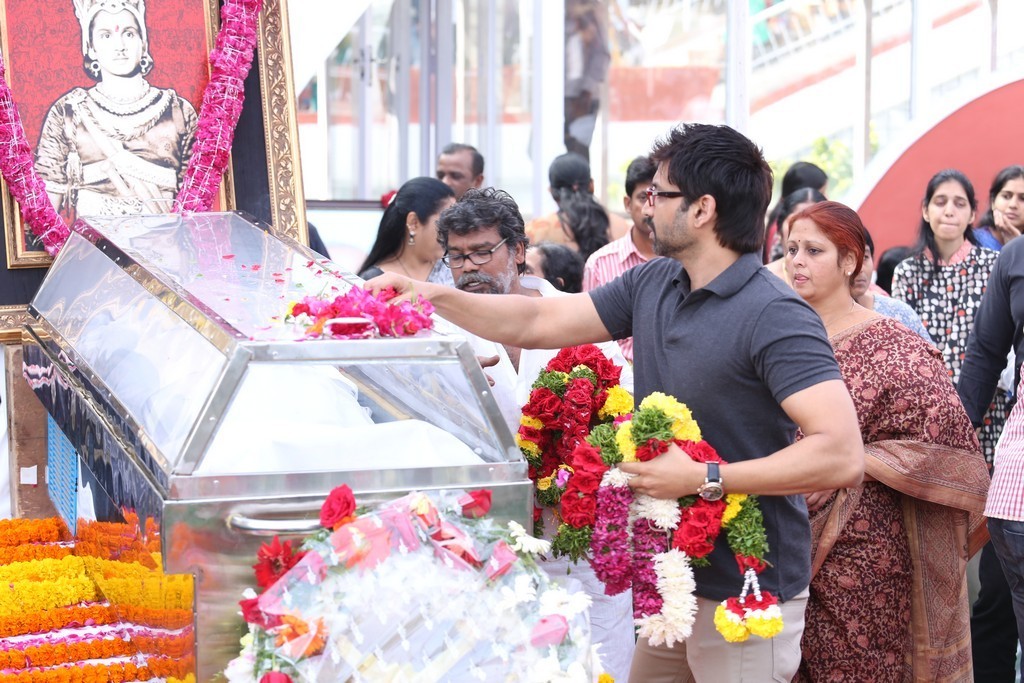 Akkineni Nageswara Rao Condolences Photos 02 - 53 / 211 photos