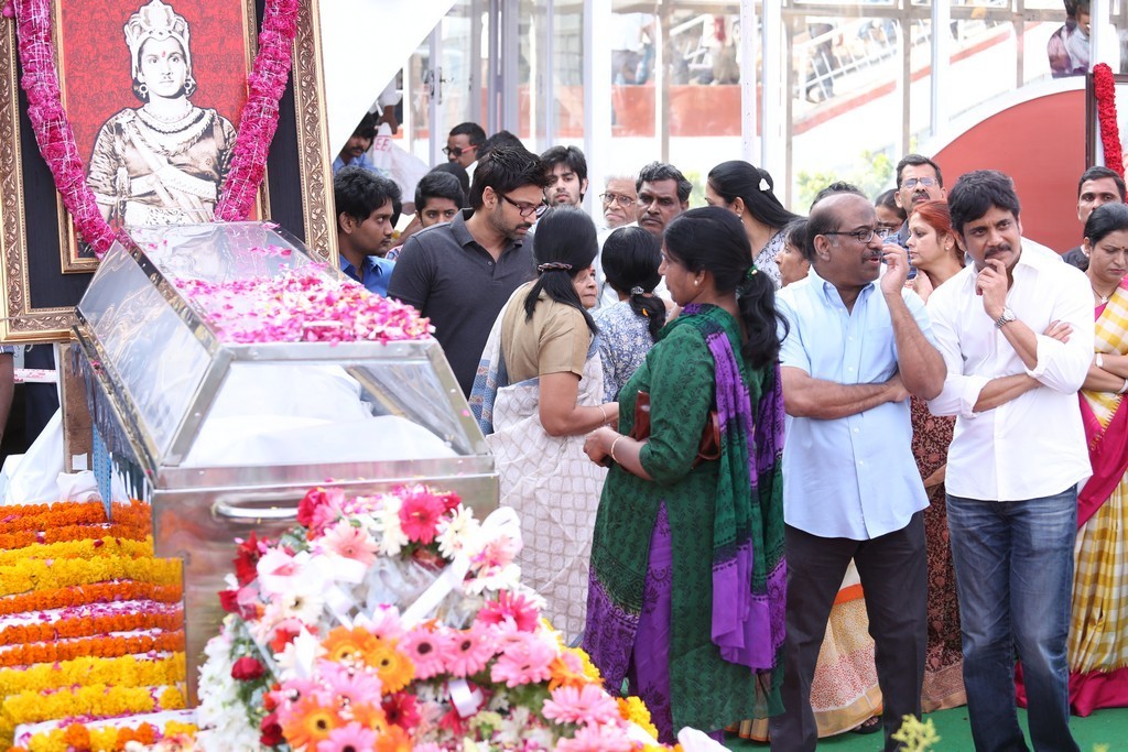 Akkineni Nageswara Rao Condolences Photos 02 - 55 / 211 photos