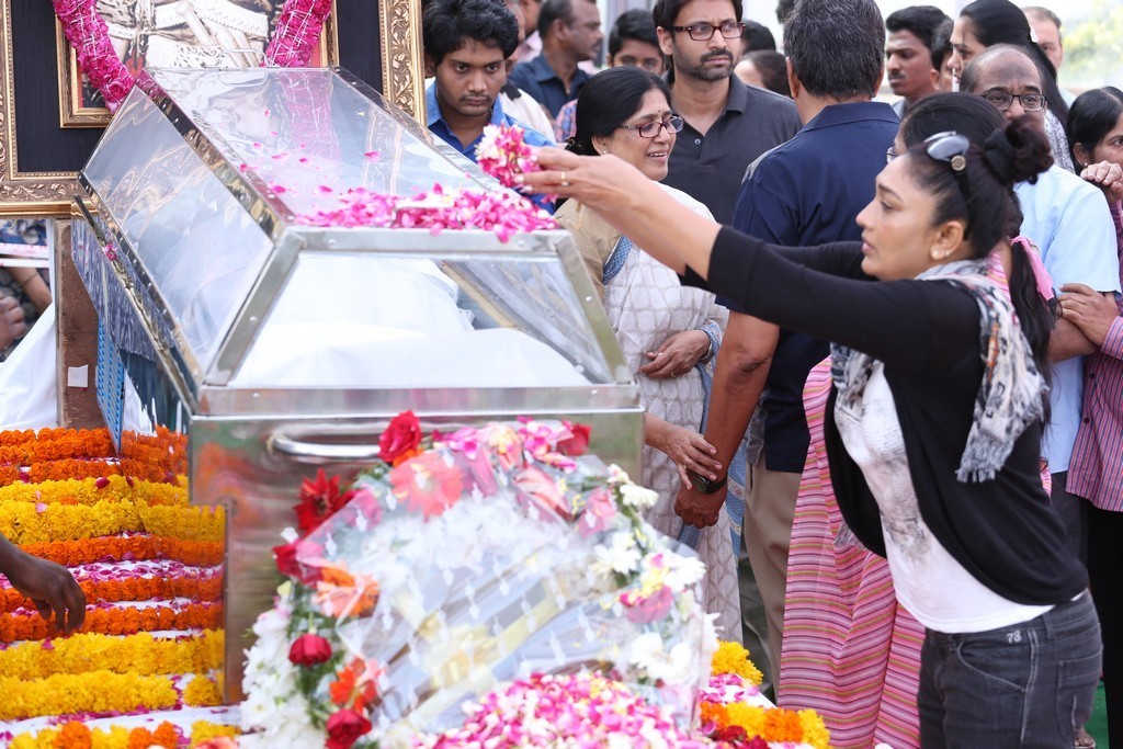 Akkineni Nageswara Rao Condolences Photos 02 - 58 / 211 photos