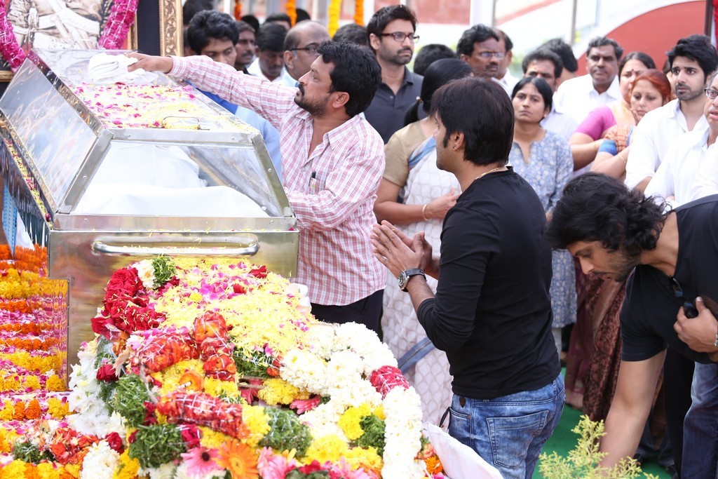 Akkineni Nageswara Rao Condolences Photos 02 - 61 / 211 photos