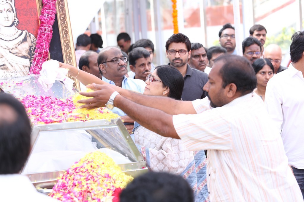 Akkineni Nageswara Rao Condolences Photos 02 - 64 / 211 photos