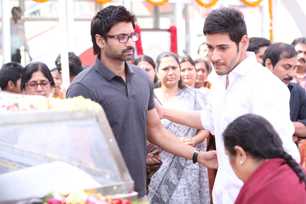 Akkineni Nageswara Rao Condolences Photos 02 - 67 / 211 photos