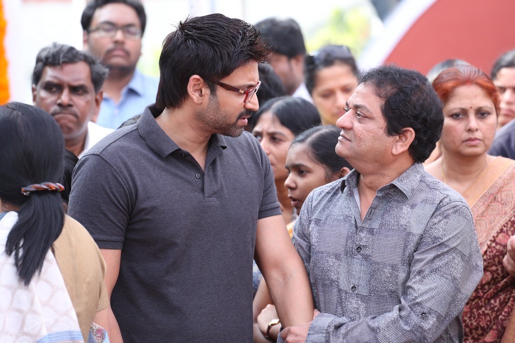 Akkineni Nageswara Rao Condolences Photos 02 - 69 / 211 photos
