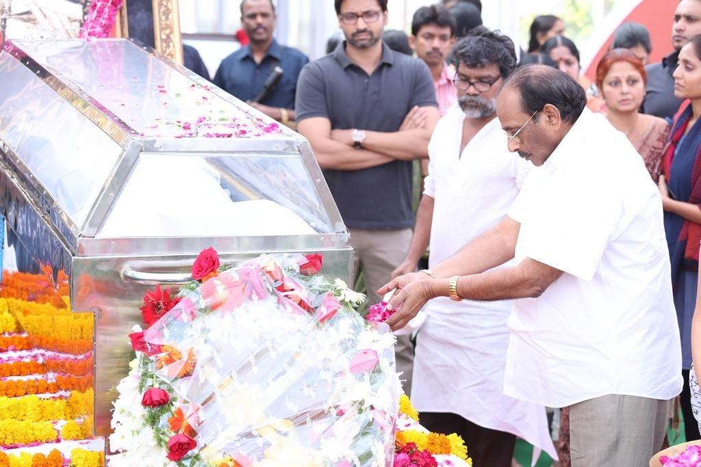 Akkineni Nageswara Rao Condolences Photos 02 - 71 / 211 photos