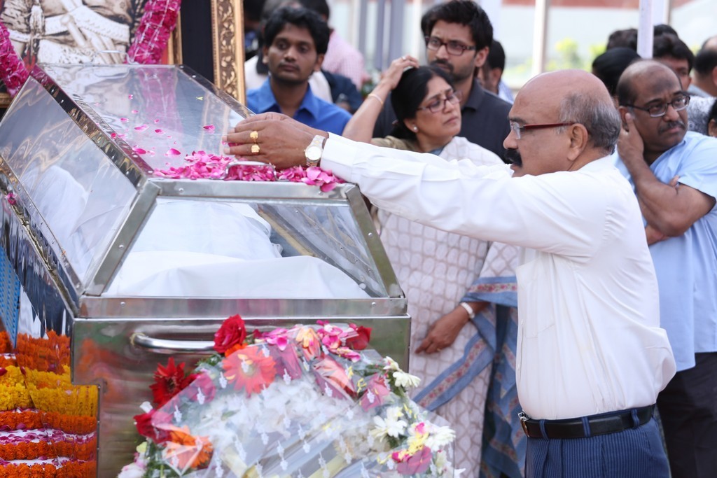 Akkineni Nageswara Rao Condolences Photos 02 - 73 / 211 photos