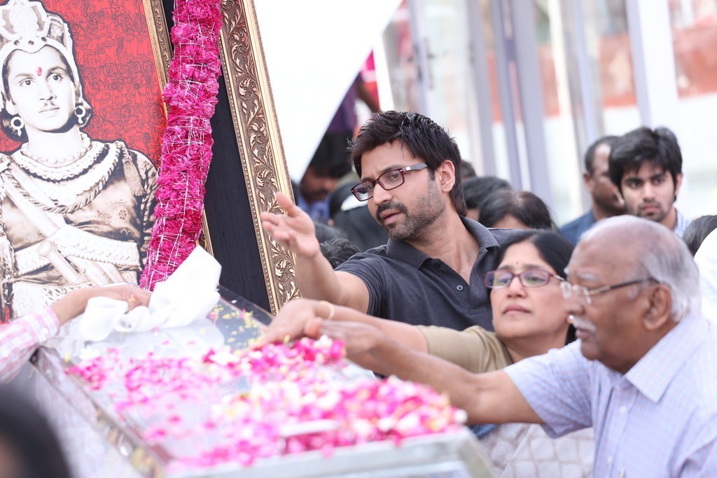 Akkineni Nageswara Rao Condolences Photos 02 - 76 / 211 photos