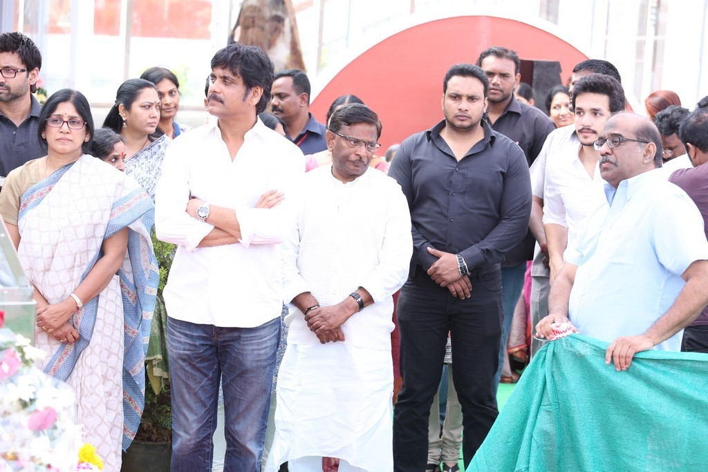 Akkineni Nageswara Rao Condolences Photos 02 - 81 / 211 photos