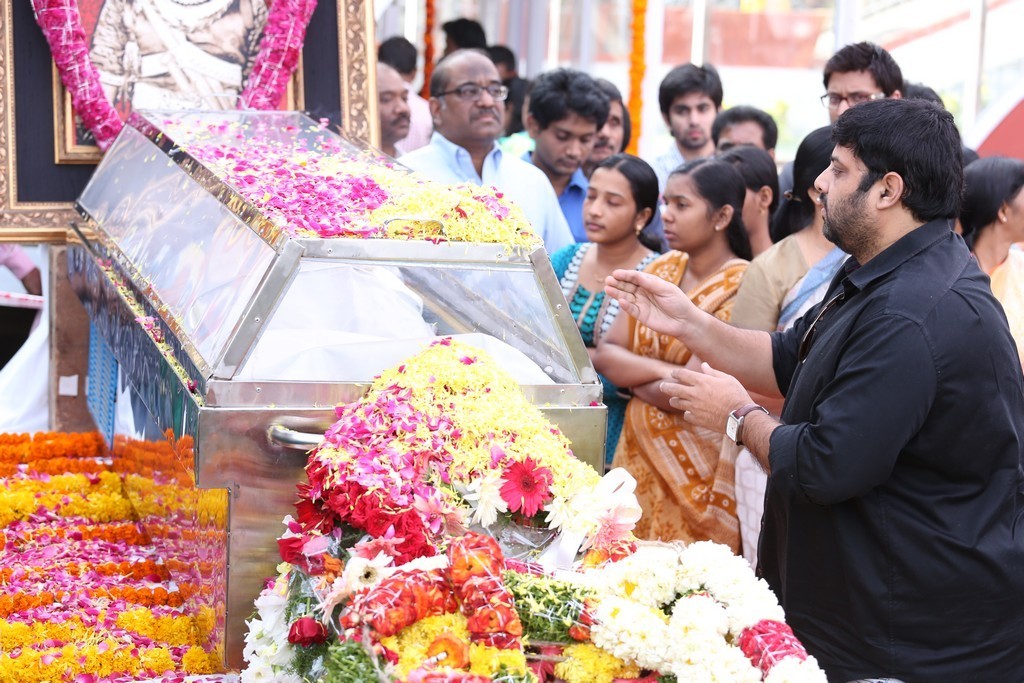 Akkineni Nageswara Rao Condolences Photos 02 - 88 / 211 photos