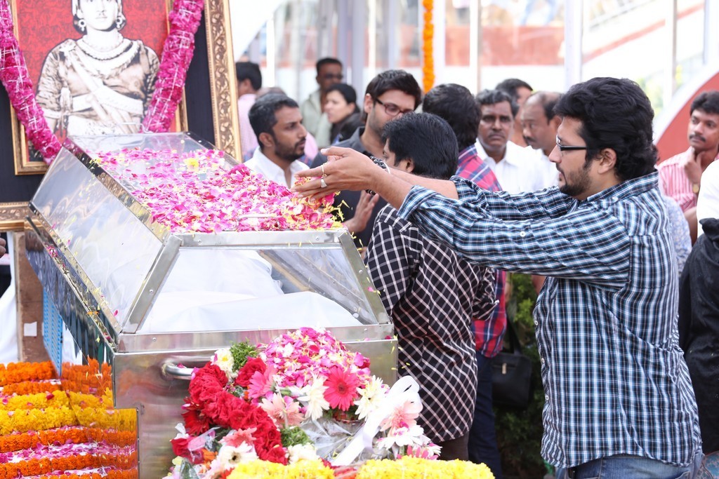 Akkineni Nageswara Rao Condolences Photos 02 - 100 / 211 photos