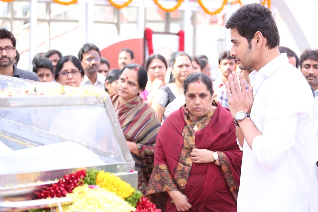 Akkineni Nageswara Rao Condolences Photos 02 - 110 / 211 photos