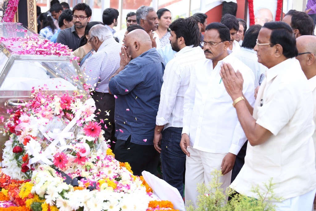 Akkineni Nageswara Rao Condolences Photos 02 - 116 / 211 photos