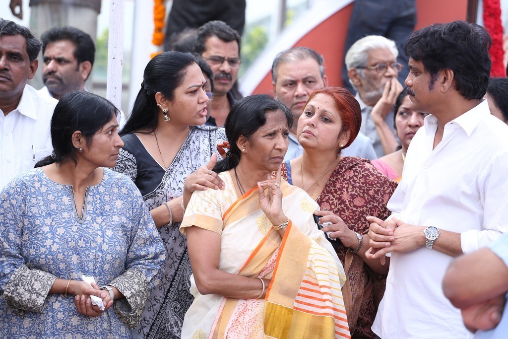 Akkineni Nageswara Rao Condolences Photos 02 - 122 / 211 photos