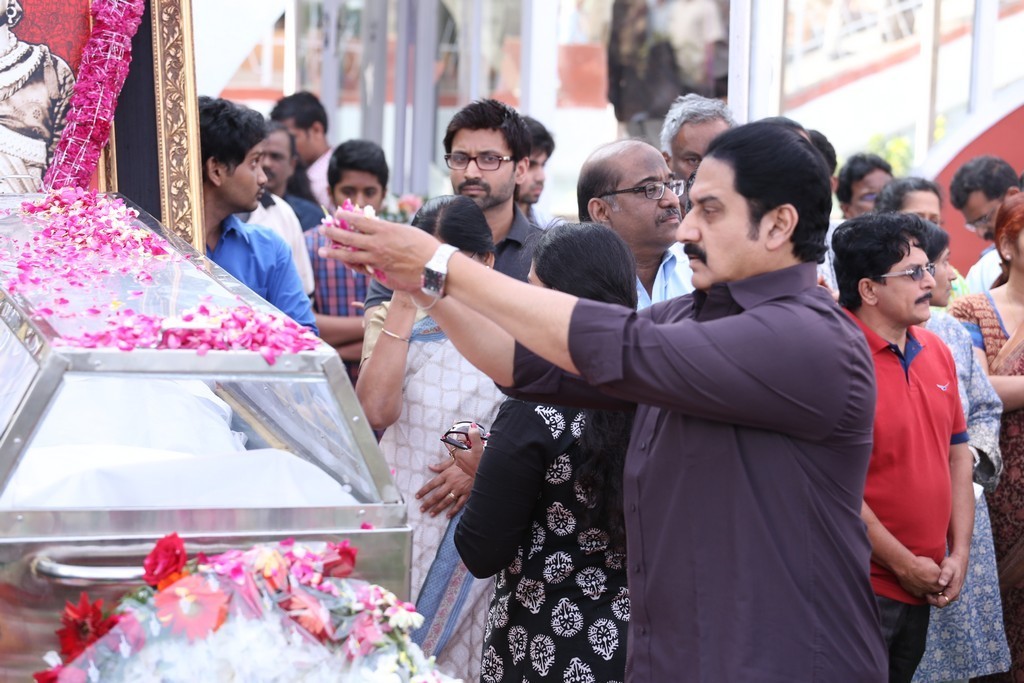 Akkineni Nageswara Rao Condolences Photos 02 - 127 / 211 photos
