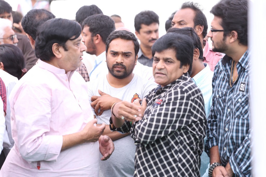 Akkineni Nageswara Rao Condolences Photos 02 - 129 / 211 photos