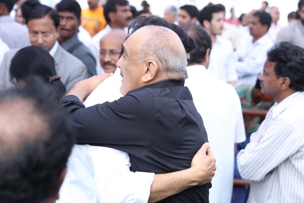 Akkineni Nageswara Rao Condolences Photos 02 - 137 / 211 photos