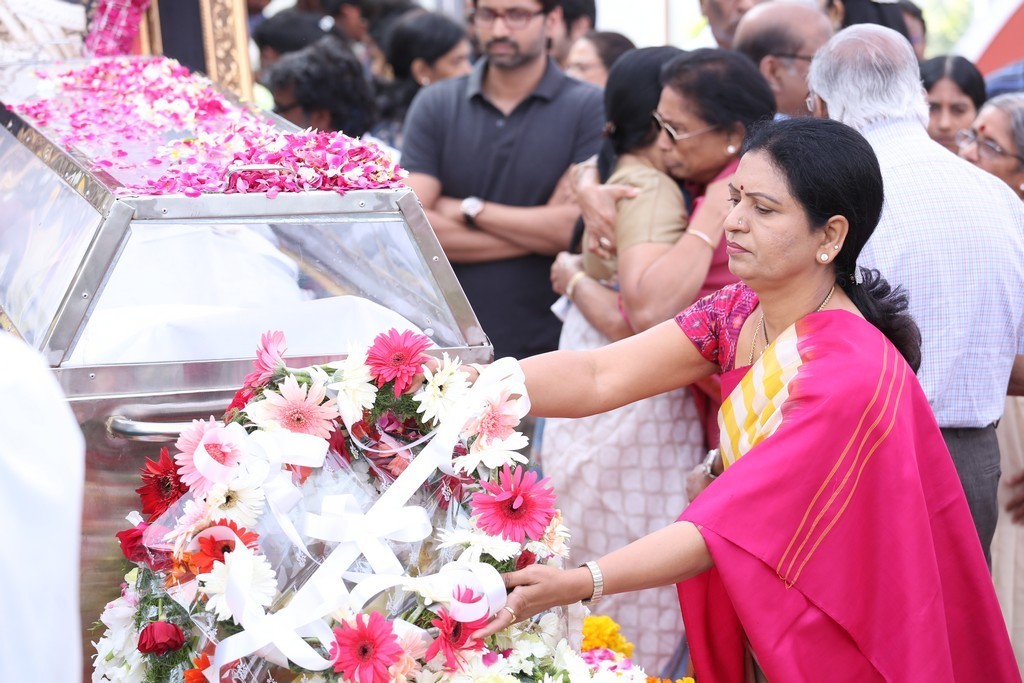 Akkineni Nageswara Rao Condolences Photos 02 - 138 / 211 photos