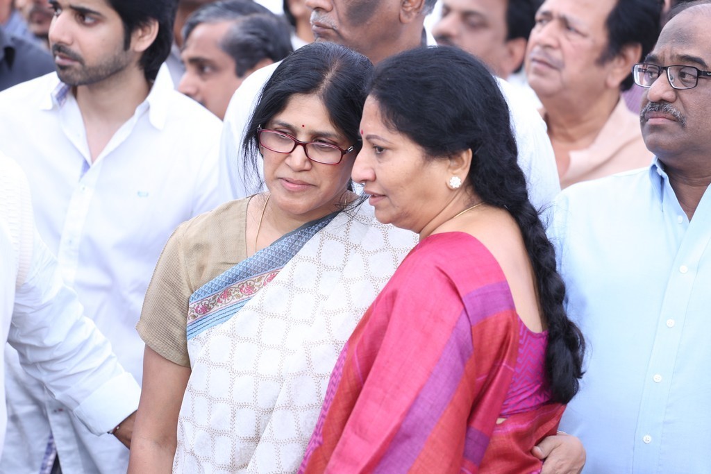 Akkineni Nageswara Rao Condolences Photos 02 - 162 / 211 photos