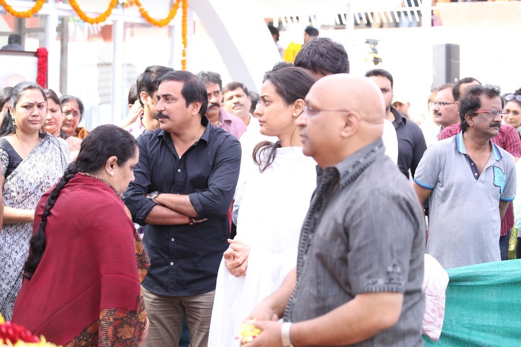 Akkineni Nageswara Rao Condolences Photos 02 - 166 / 211 photos