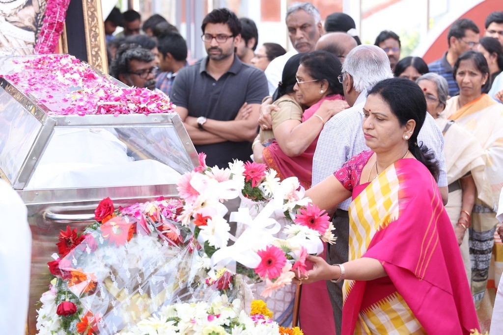 Akkineni Nageswara Rao Condolences Photos 02 - 170 / 211 photos