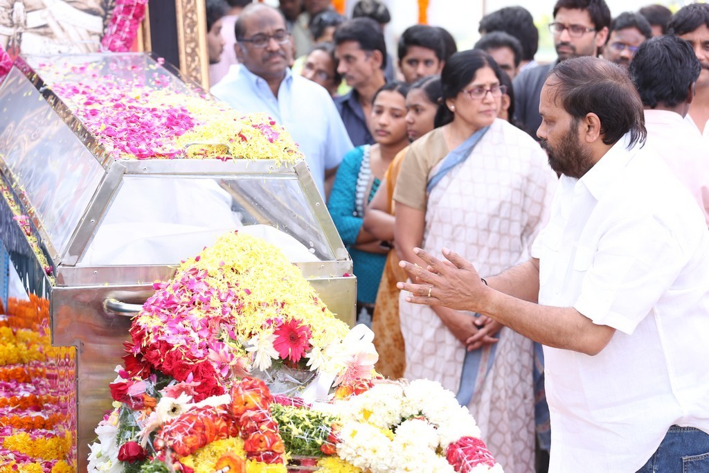 Akkineni Nageswara Rao Condolences Photos 02 - 171 / 211 photos