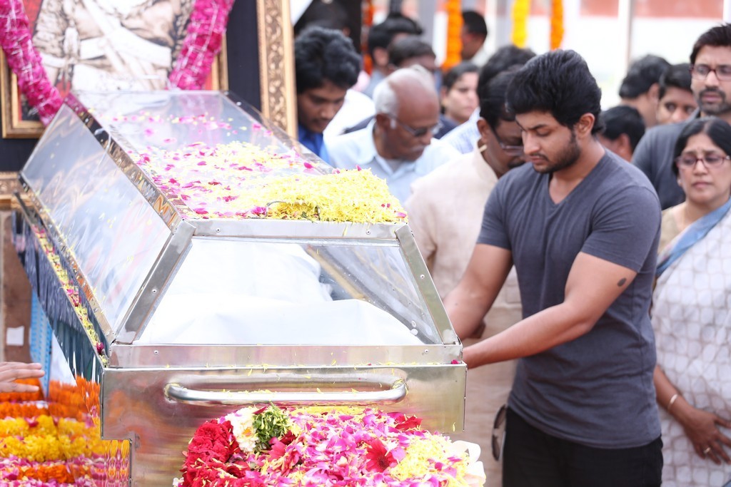 Akkineni Nageswara Rao Condolences Photos 02 - 173 / 211 photos