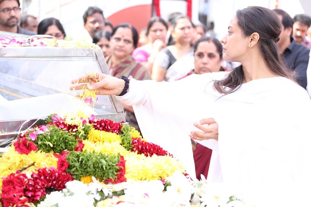Akkineni Nageswara Rao Condolences Photos 02 - 192 / 211 photos