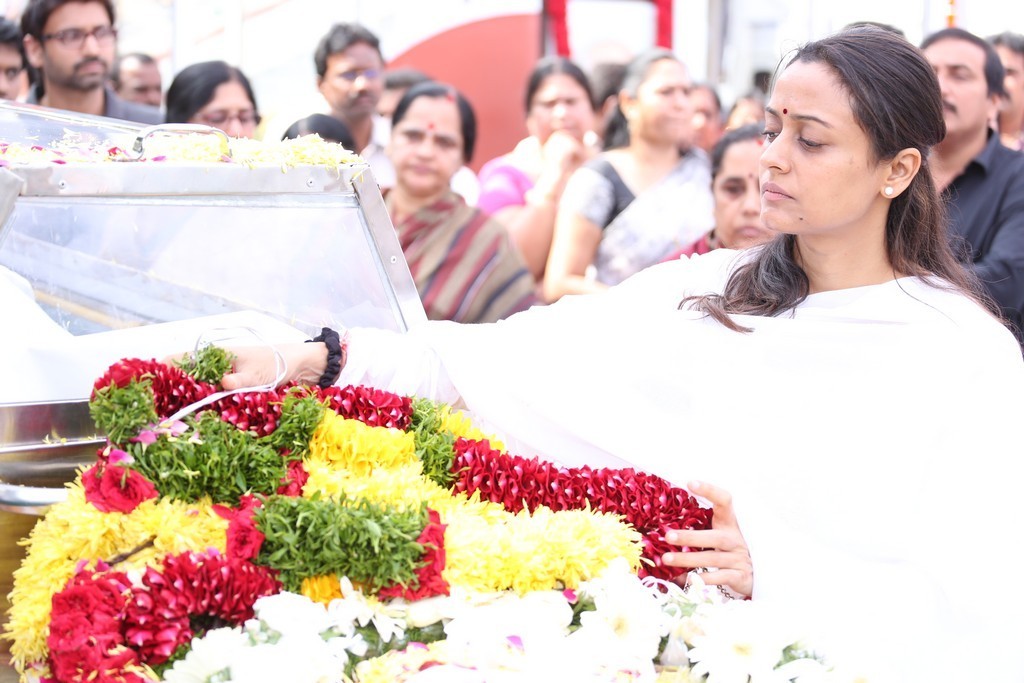 Akkineni Nageswara Rao Condolences Photos 02 - 197 / 211 photos