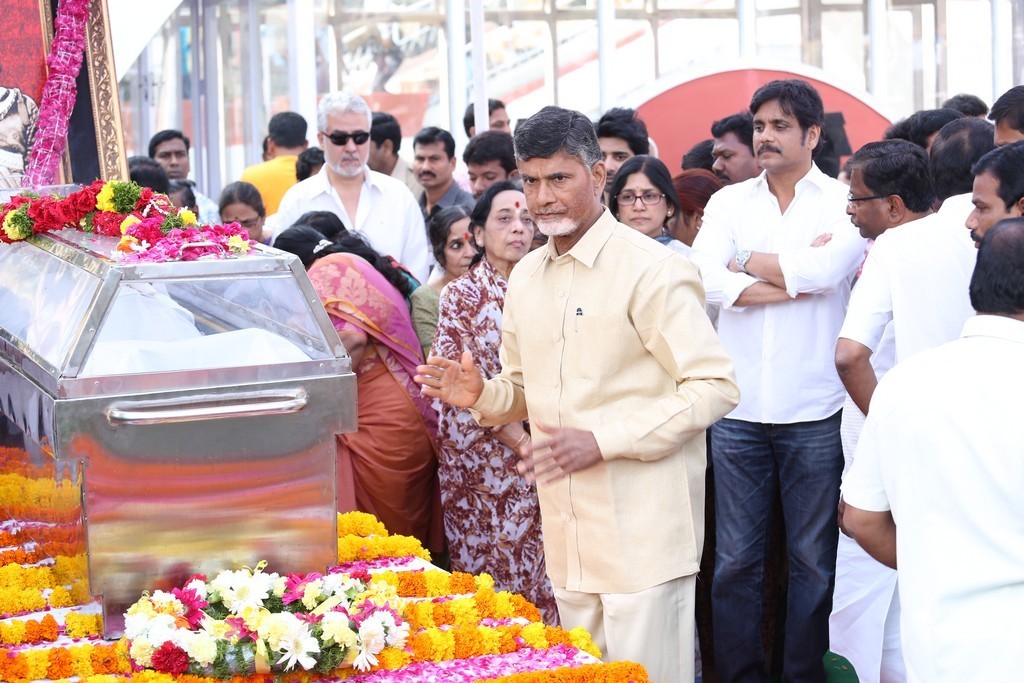 Akkineni Nageswara Rao Condolences Photos 02 - 202 / 211 photos