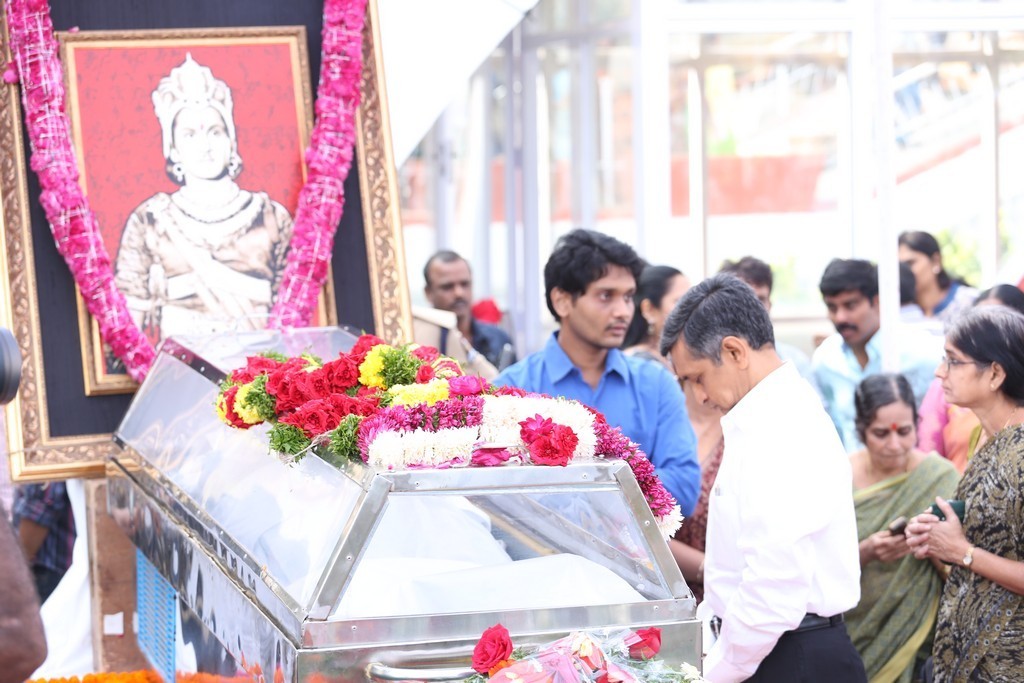 Akkineni Nageswara Rao Condolences Photos 02 - 209 / 211 photos