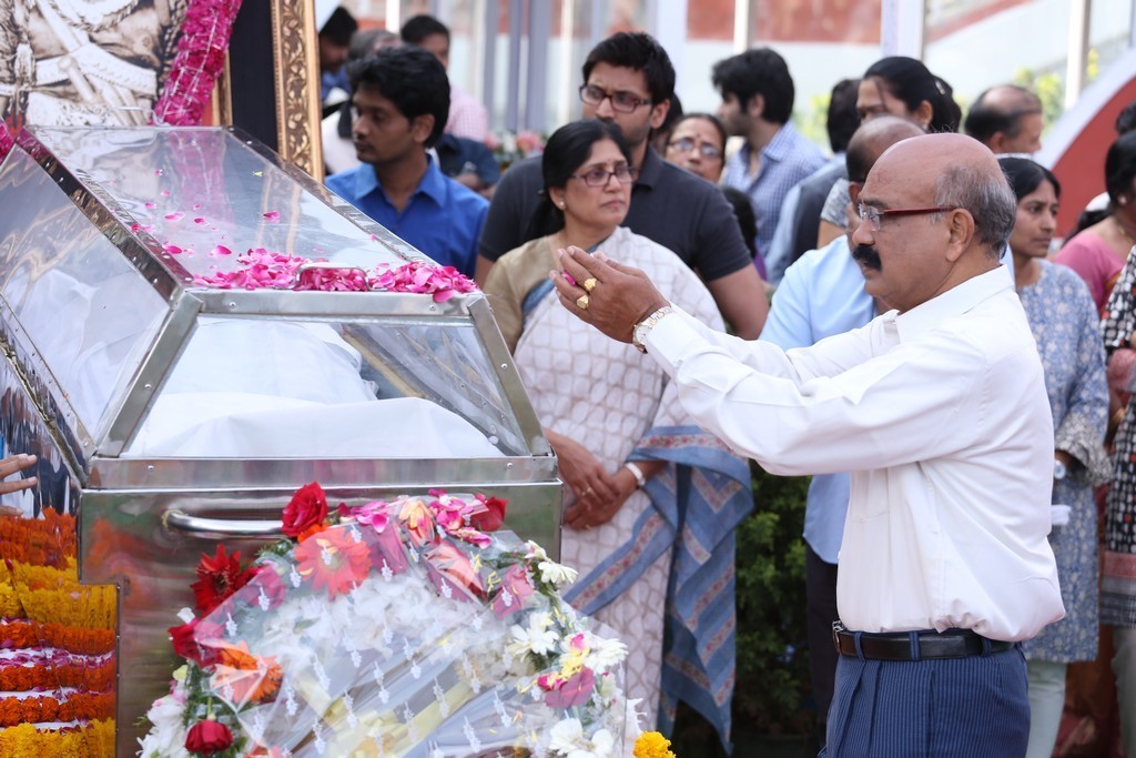 Akkineni Nageswara Rao Condolences Photos 02 - 211 / 211 photos